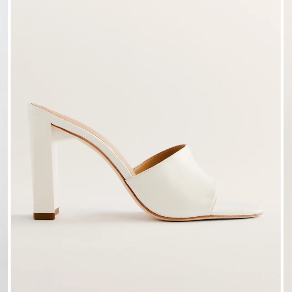 Reformation Georgi Block Heel
Sandal